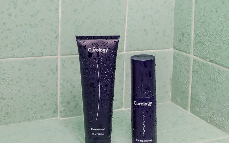 تبييض الأسنان بأمان: أفضل الطرق المنزلية والمهنية